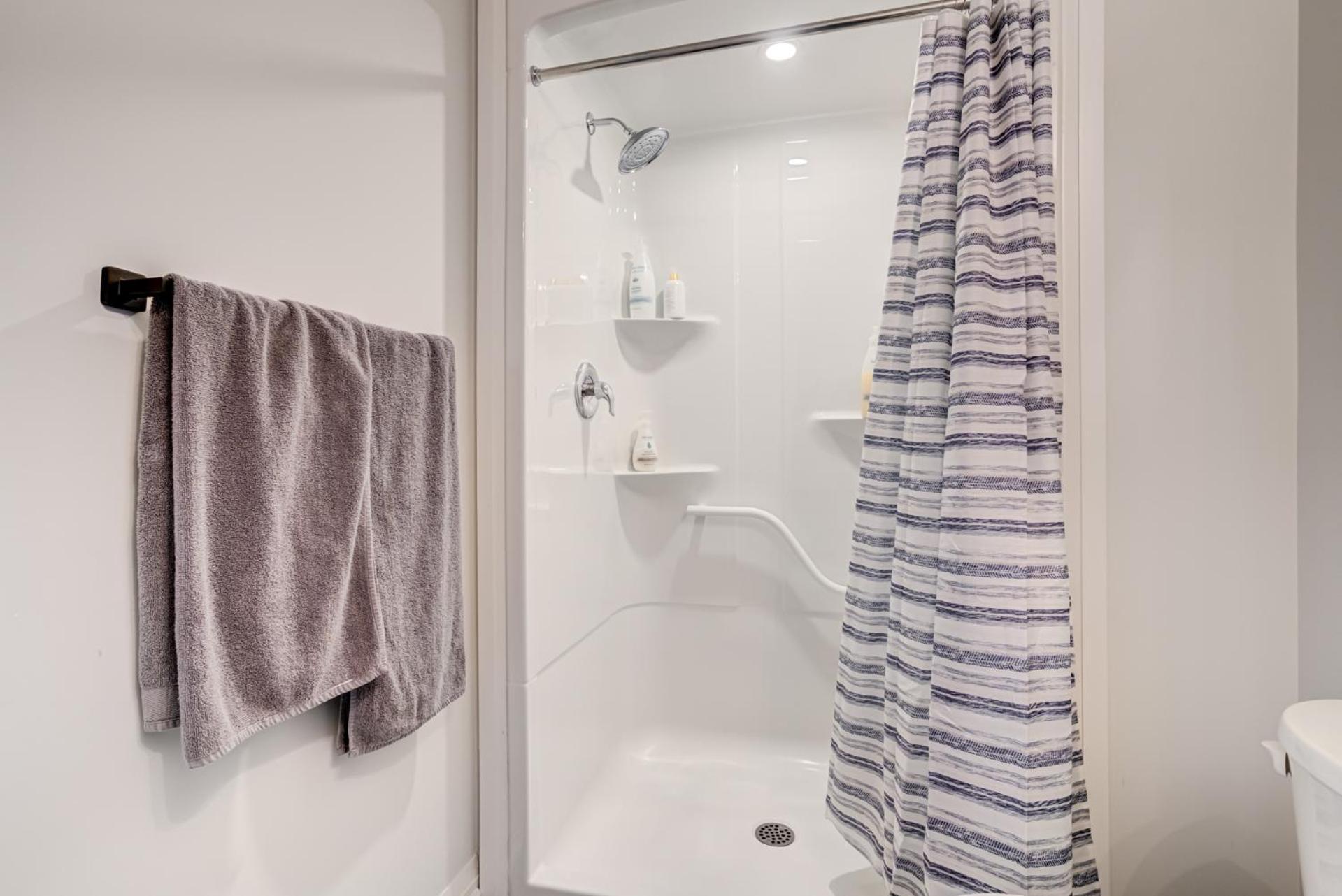 Luxury Living At The Falls - 4 Bed House Ниагарски водопад Екстериор снимка